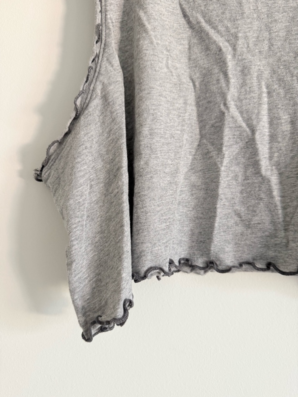 Gray Cropped Ruffle-Edge Muscle Tank Top - Picture 2 of 3